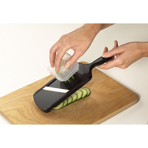 Mandoline réglable avec protège doigts noir Kyocera - Mathon - 3