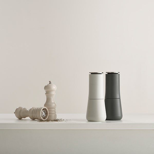 Set de 2 moulins sel et poivre gris blanc Joseph Joseph - Mathon - 6