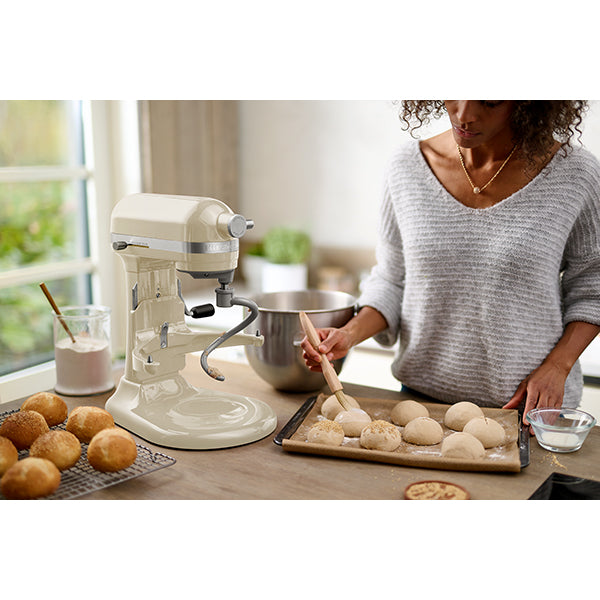 Robot pâtissier multifonction Artisan à bol relevable 5,6 L crème 5KSM60SPXEAC Kitchenaid - Mathon - 4